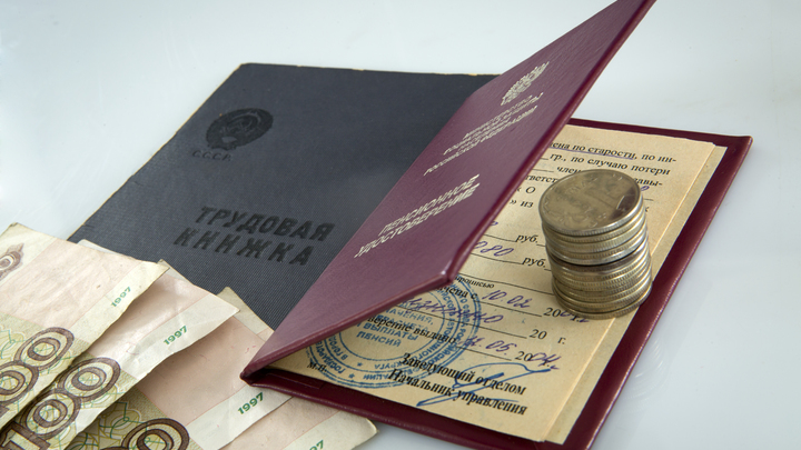 У здания Пенсионного фонда в Херсоне образовалась огромная очередь
