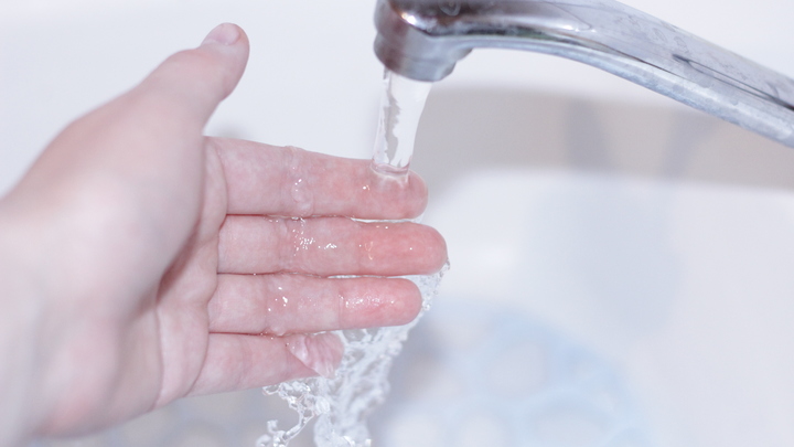 Из-за врезки нового участка водопровода жители Краснодара останутся без воды на 16 часов