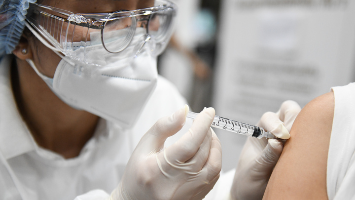 Собянин предупредил о проверках при входе в кафе: Справки не помогут