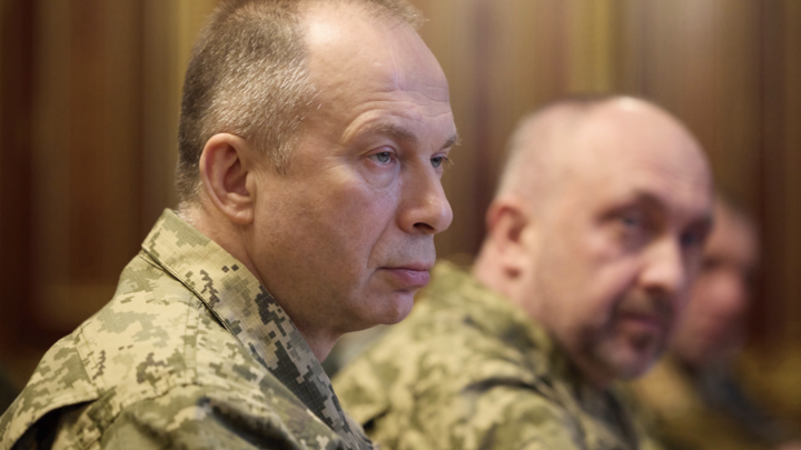 Сырский прикажет ударить ракетами по отцу и матери? Как семья главкома страны 404 живёт в России