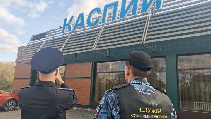 Судебные приставы опечатали скандальное кафе в Екатеринбурге