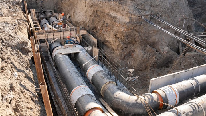 Рвануло при запуске. В Новосибирске кипяток залил улицу Курчатова