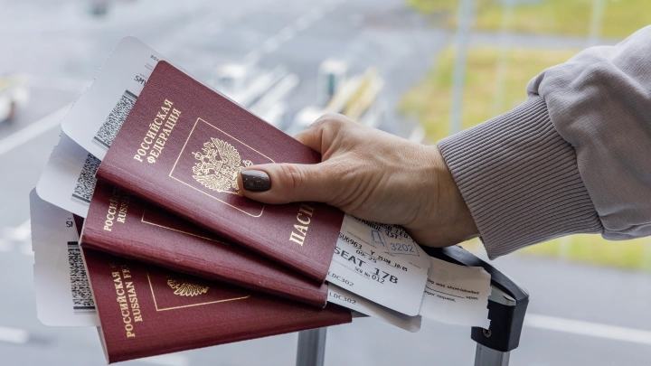 В России предложили разрешить вписывать внуков в паспорта бабушек и дедушек