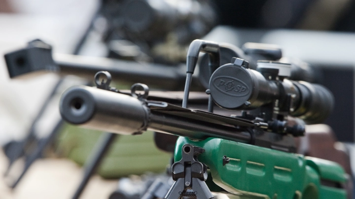 Житель Бердска устроил стрельбу из винтовки с балкона своей квартиры