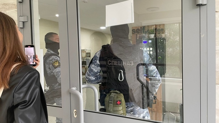 Лежите спокойно, работает спецназ: Что происходит 3 июля в клинике 1+1 в Новосибирске