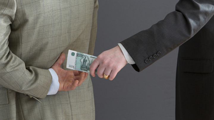 В Иркутске чужая женщина подвела полицейского начальника под уголовное дело