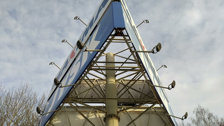 В Краснодаре за три месяца демонтировали 45 незаконных рекламных щитов