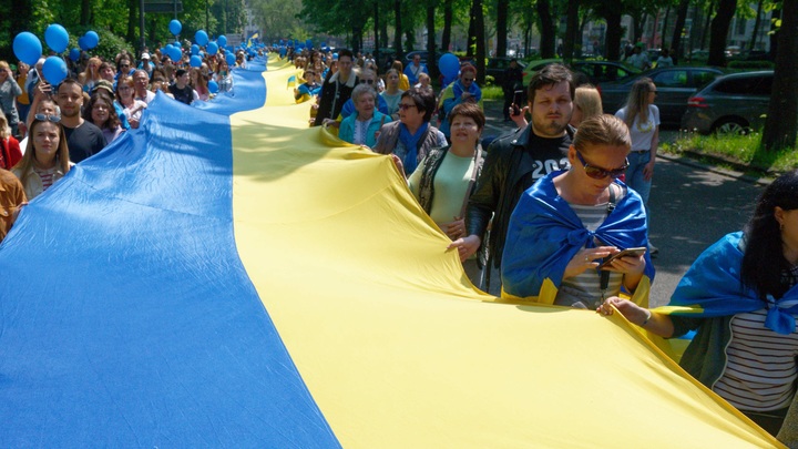 Странный инцидент в Канаде - Марков показал фото: Бандеровцы молятся Путину?