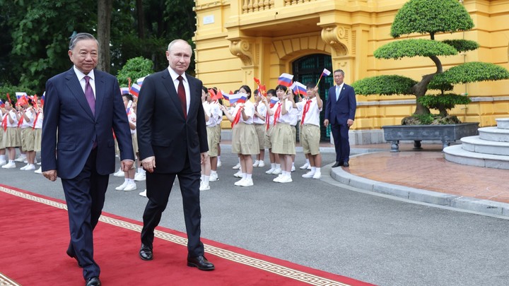 Меркурис заявил, что визиты Путина во Вьетнам и КНДР обернулись катастрофой для США