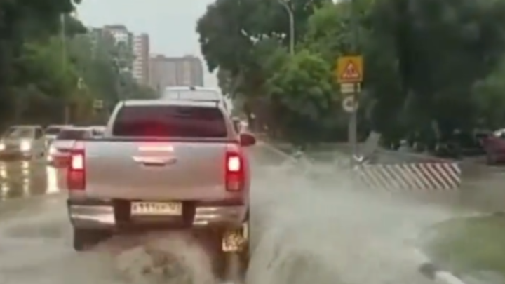 Град, сильный дождь и смерч: Несколько районов Кубани накрыла непогода