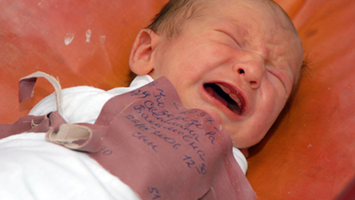 В Петербурге молодая мать задушила восьмимесячную дочь за нежелание спать