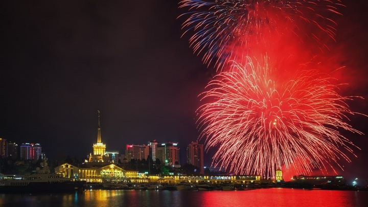 Власти Сочи отказались от фейерверков на Новый год и Рождество