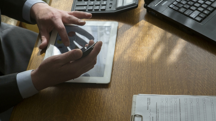 Зайти на Госуслуги без телефона не получится: Минцифры решило изменить правила