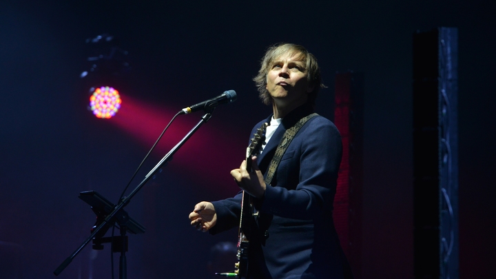 Тихо сбежал в США, незаметно возвращается. Как сейчас живёт Илья Лагутенко?