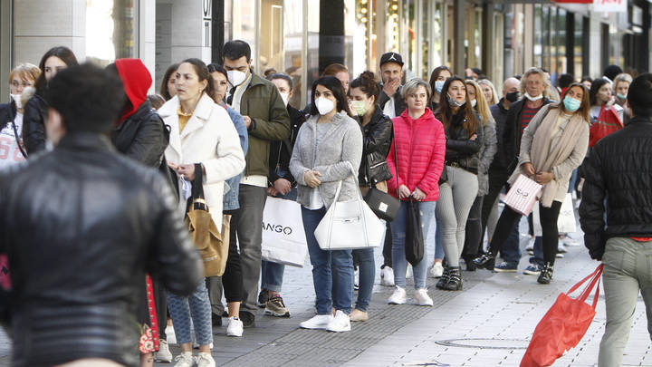 Европа в восторге от пенсионерской сумки на колёсиках. Новинку раскупили за 24 часа