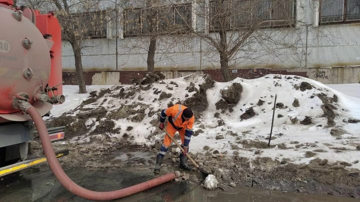 В Челябинске мэрия уменьшила количество снегоуборочной техники, несмотря на снегопад