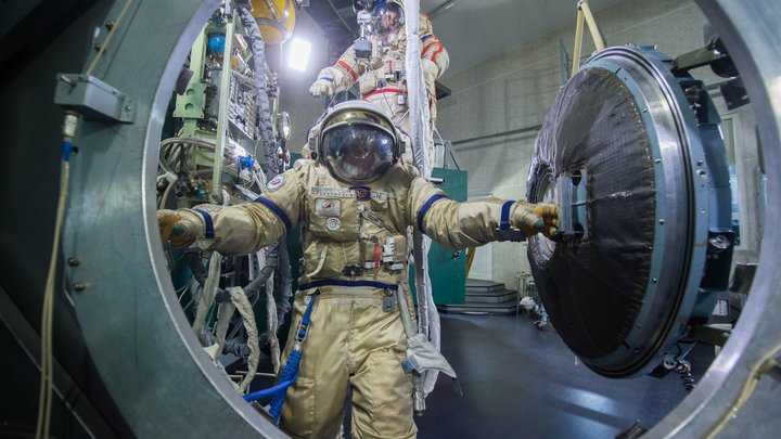 Пыли нет, но: Космонавт Новицкий рассказал об увиденном в новом модуле Наука