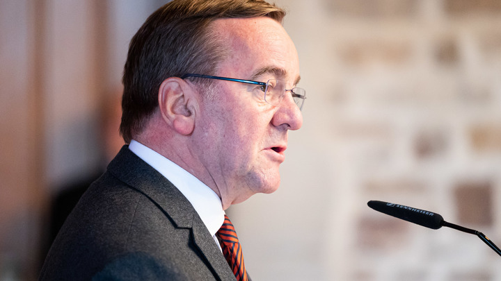 Глава Минобороны Германии: Скорой победы я не вижу