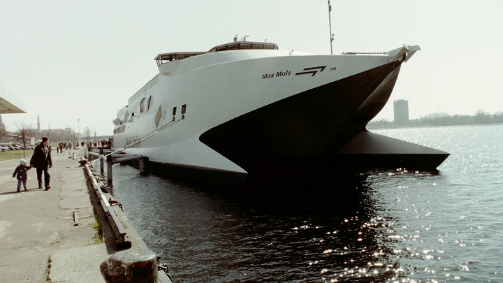 В Китае ресторатор столкнул свою жену за борт ради страховых выплат