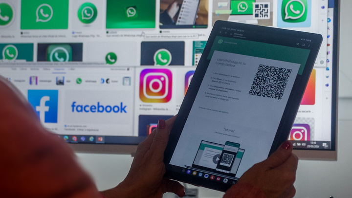В WhatsApp глобальный сбой: Проблемы с отправкой и получением сообщений
