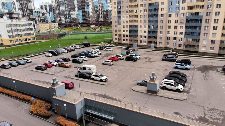 С 2026 года в России сократится число парковок у многоэтажек