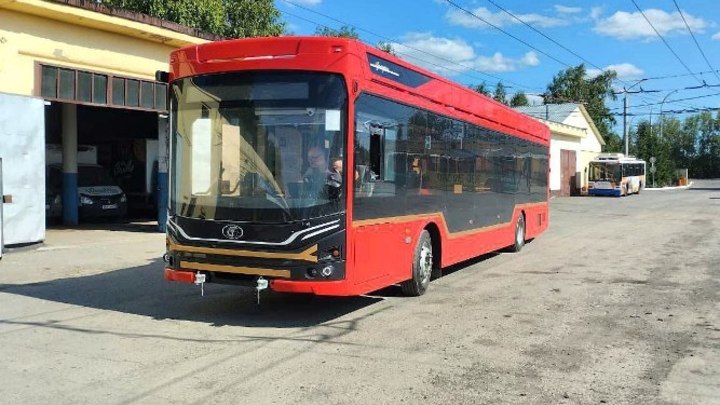 Жители Кемерова пожаловались на духоту в новых троллейбусах «Адмирал»