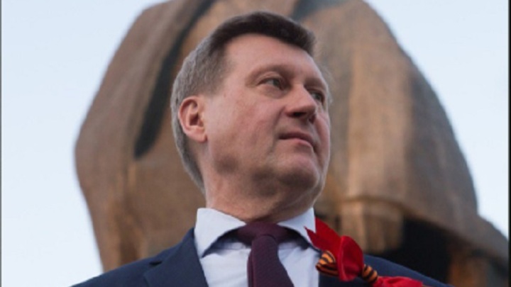 Мэр Новосибирска пообещал наказать виновников демонтажа стелы у Ройял Парка