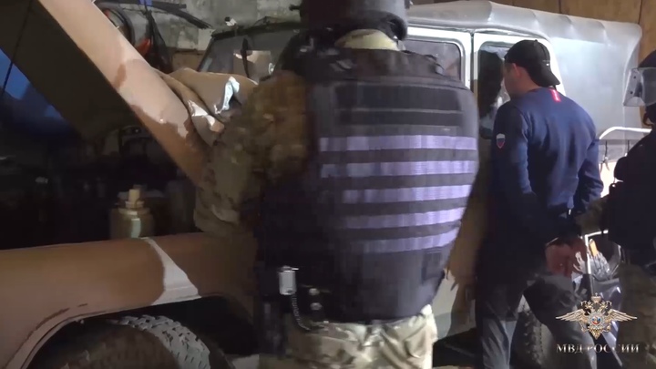 Полиция Новосибирска задержала банду кредитных мошенников из гаража