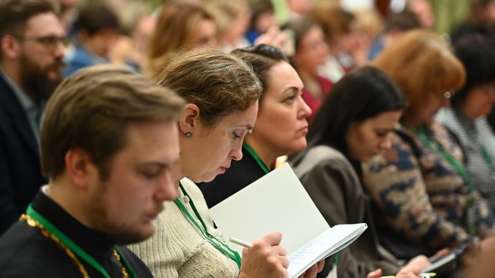 Цифровизация, учебники, подходы к обучению: Что изменится в школах России?