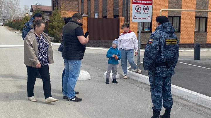 Судебные приставы вернули матери из Новосибирска похищенного четырёхлетнего сына