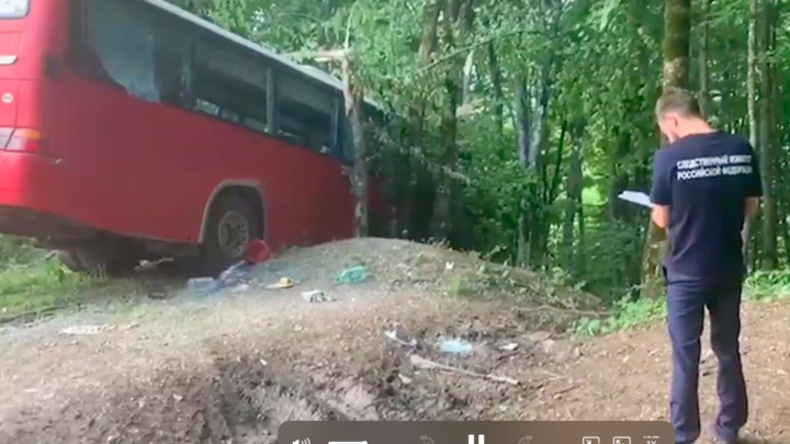 СК возбудил дело по факту ДТП с автобусом, перевозившим студентов КубГУ в Апшеронский район