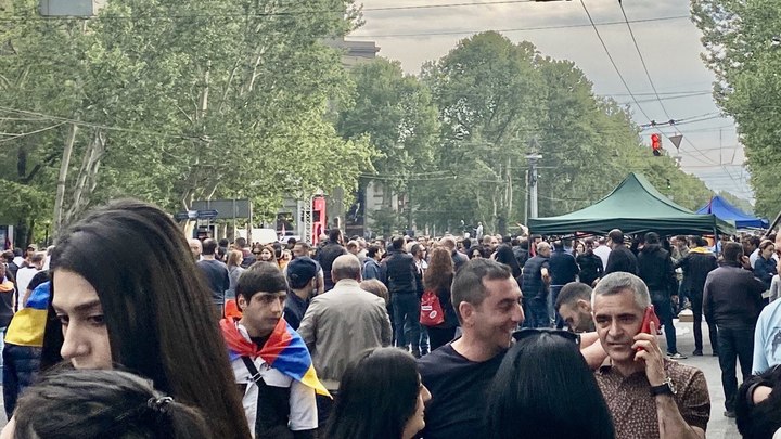 Оппозиция Армении провела массовое шествие с участием второго президента Кочаряна