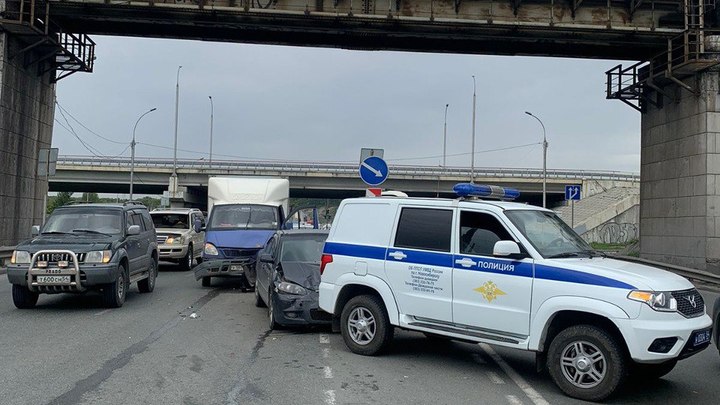 В Новосибирске произошло ДТП с участием полицейского УАЗа