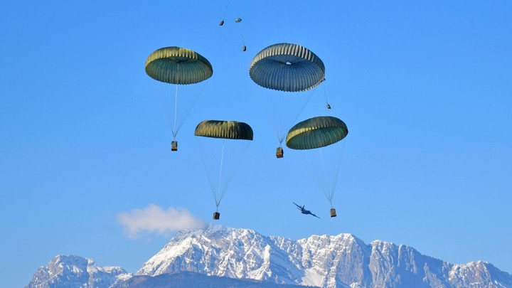 Киев направляет военных в другие страны: Правду раскрыл спецпредставитель Лаврентьев