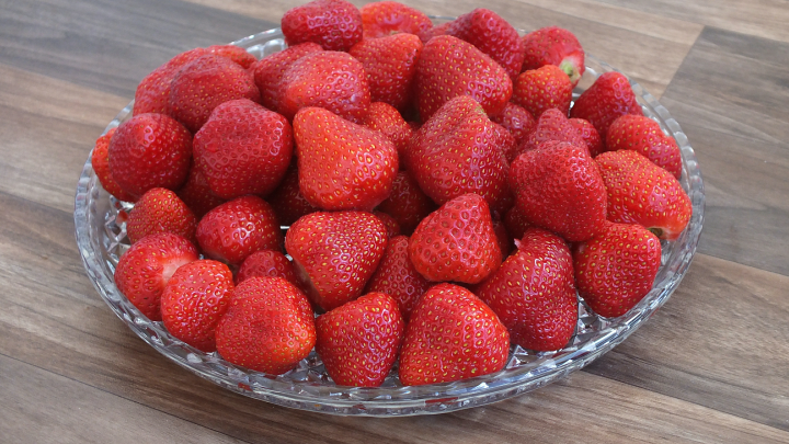 Более 10 тонн адыгейской клубники привезли на Кубань