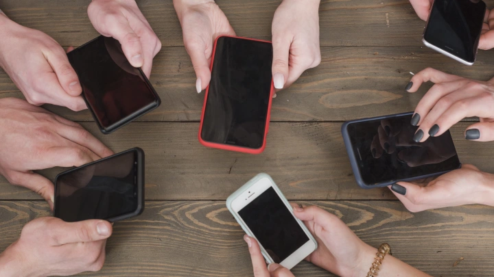 Будут раздавать бесплатные смартфоны: чем придется заплатить?