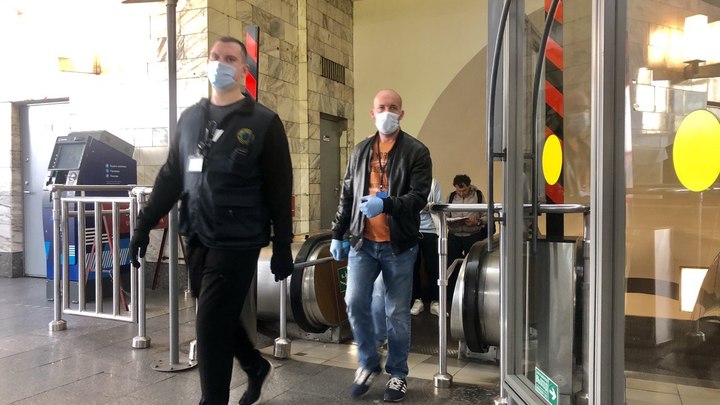 Более ста магазинов в Санкт-Петербурге уличили в недостаточной борьбе с коронавирусом
