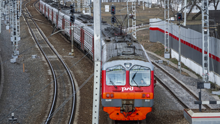 В Курганской области под колесами поезда погиб восьмилетний мальчик