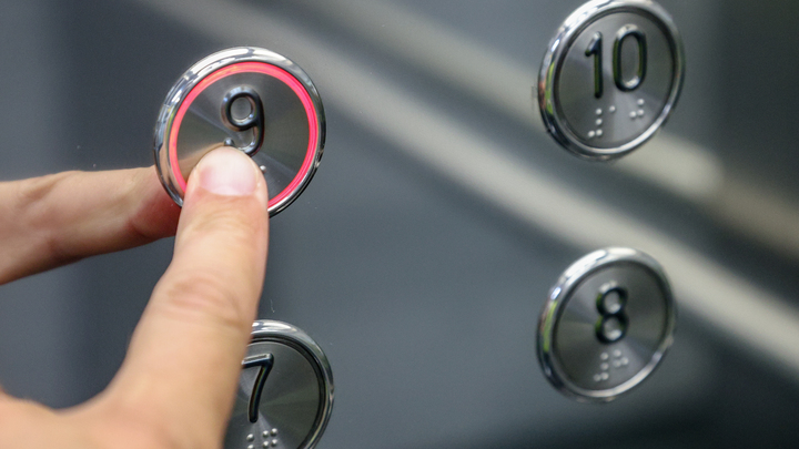 Прокуратура Краснодара организовала проверку по факту падения лифта с беременной женщиной