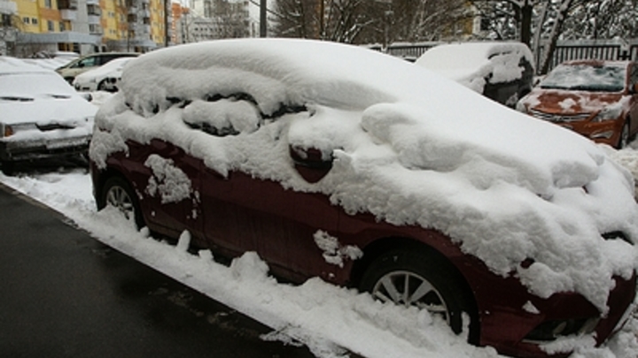 Подстава на дорогах, которой не ждали: На Россию обрушился майский снегопад