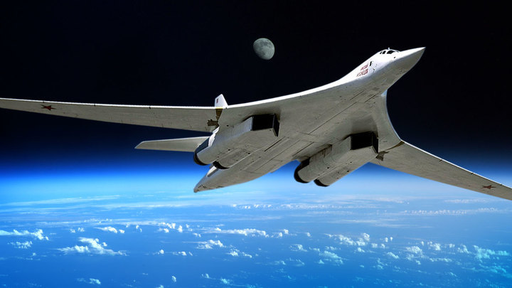 Российские ракетоносцы Ту-160 совершили 10-часовой полет над акваторией Карибского моря