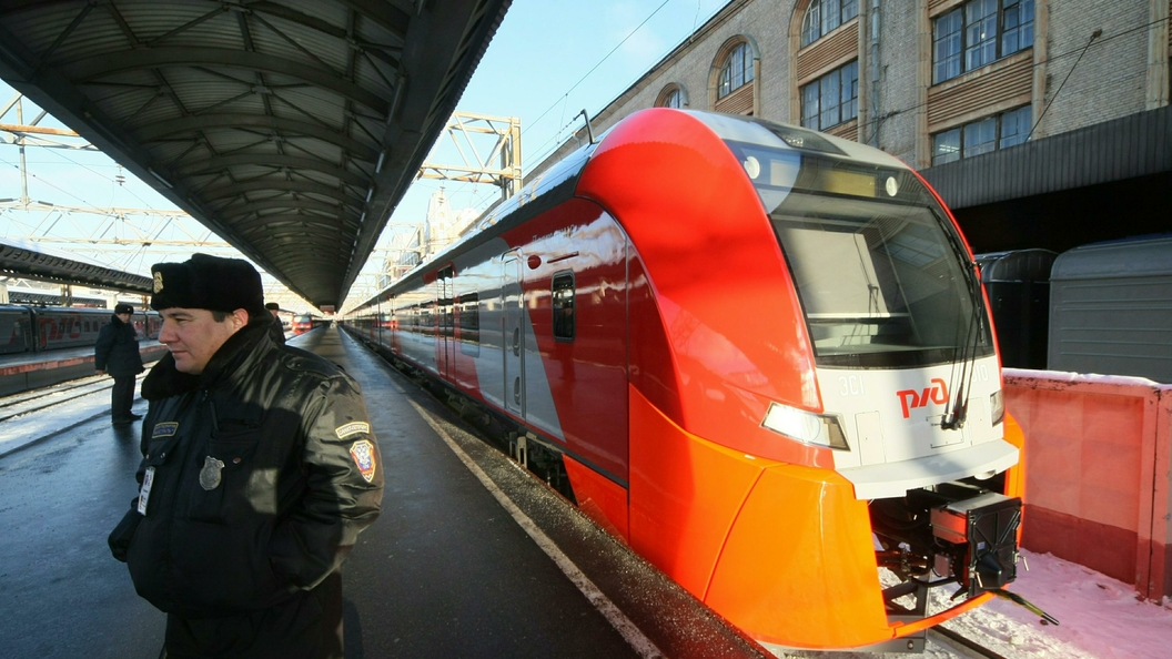 Движение в Санкт-Петербурге парализовано на всех направлениях Движение в Санкт-Петербурге парализовано на всех направлениях