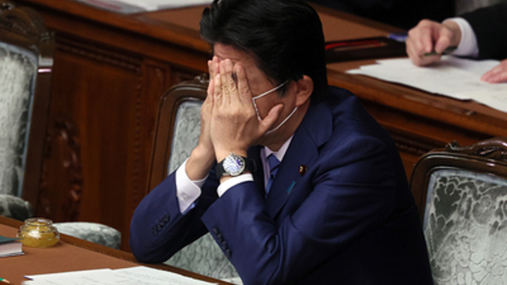 Абэ заранее поставил России ультиматум по торжествам к юбилею Победы: Условия сообщила Asahi Shimbun