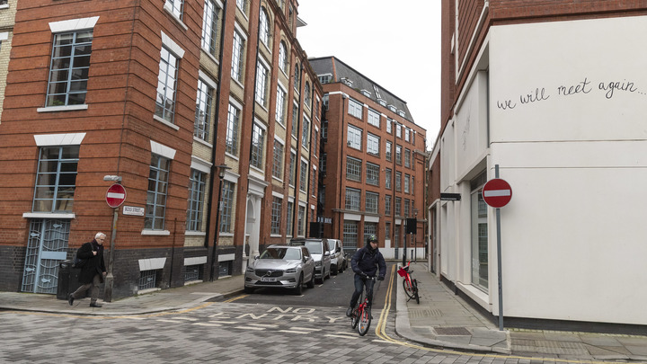 Британские учёные хотели рассмешить. Но заставили плакать