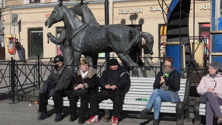 Уникальный петербургский памятник продают на Avito по цене старого Гелика