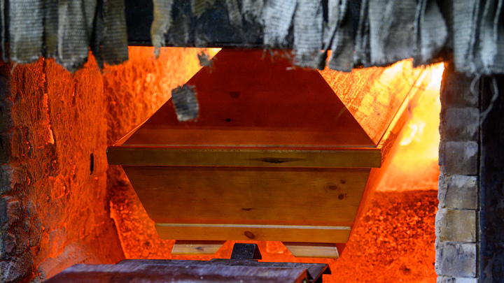 Такого цинизма с вакцинацией ещё не было: В Чехии решили агитировать трупами и больными на ИВЛ