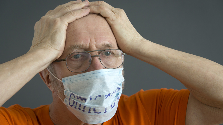 В Роспотребнадзоре рассказали, как омикрон ведёт себя с переболевшими и привитыми