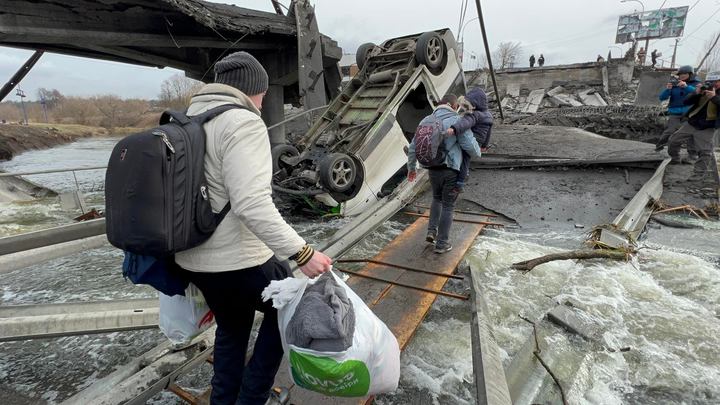 Харьковчане массово бегут из города, захваченного мародёрами и националистами