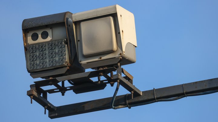 В Свердловской области камеры будут автоматически выявлять мусорящих водителей