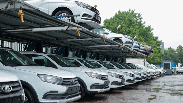 Названа средняя стоимость нового автомобиля в России